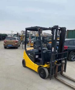 Xe nâng dầu Komatsu FD15 - 1.5 tấn, cũ