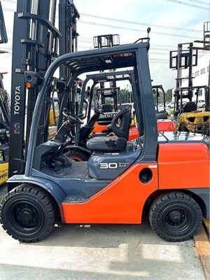 Xe nâng dầu 3 tấn Toyota 62-8FD30 608FDJ35-88558